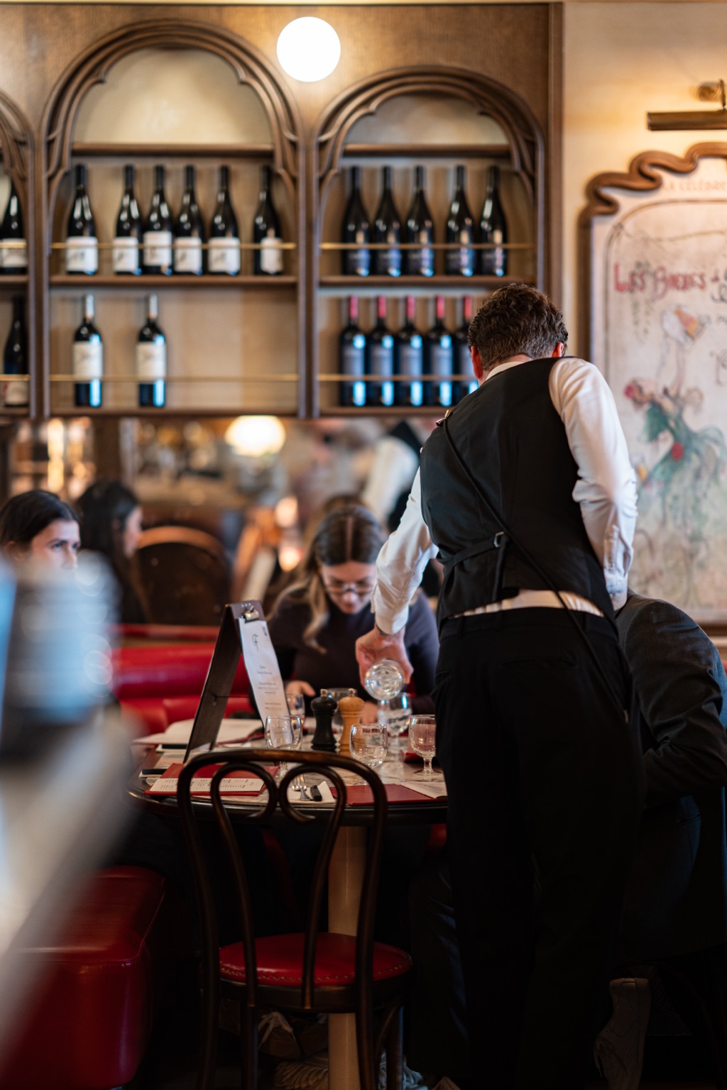 Vue intérieure du Florentin, salle remplie, ambiance chaleureuse